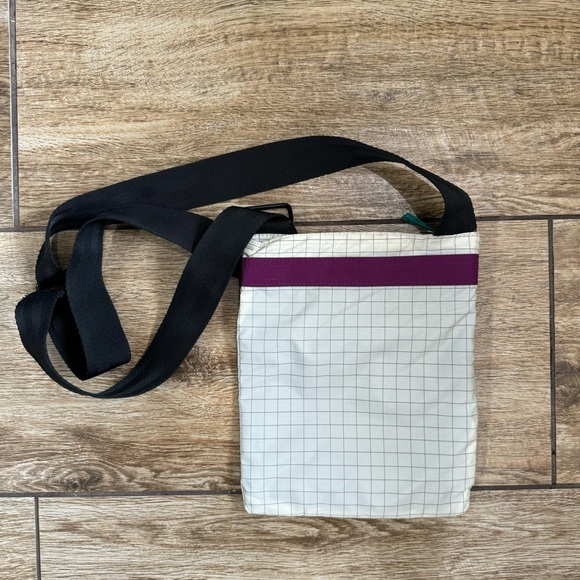 DaKine Jive Crossbody Shoulder Purse Bag Pattern Adjustable Strap Checker - Picture 9 of 10